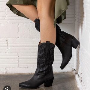 Western Dagget Boots in Black Washed from Jeffrey Campbell